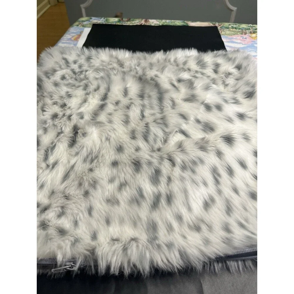 Pottery Barn White Gray Snow Leopard Faux Fur Pillow Cover 18x18”